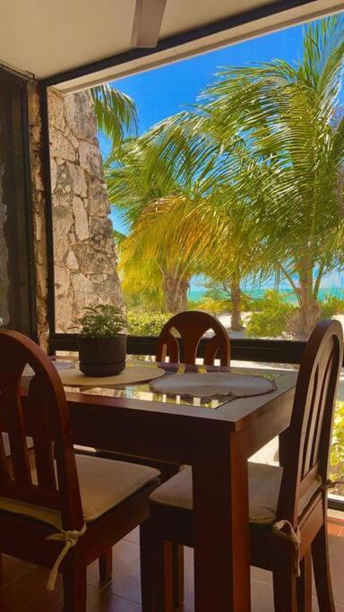 Beachfront Apartment With Swimming Pool. One Bedroom Celestun Exterior photo